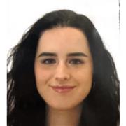 Profesora titulada con el Grado de Filología Inglesa y el Máster de Formación de Profesorado.